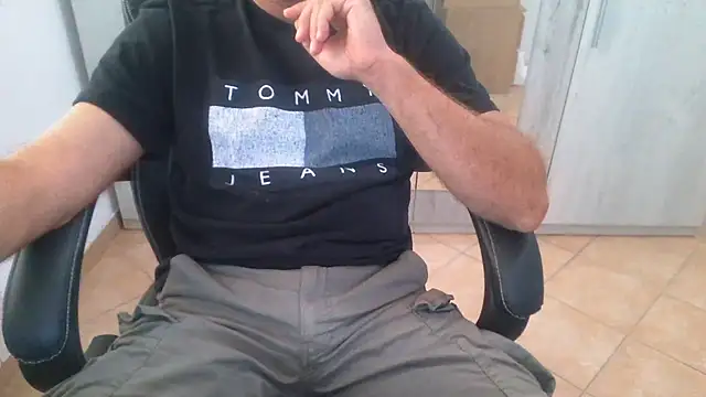 Snapshot of cocco1980xxxx chatting on July 31, 8:03 am cocco1980xxxx online show from July 31, 8:03 am