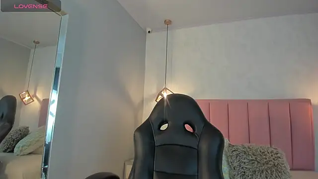 Snapshot of SUNNYCYRUS chatting on November 13, 12:26 pm SUNNYCYRUS online show from November 13, 12:26 pm