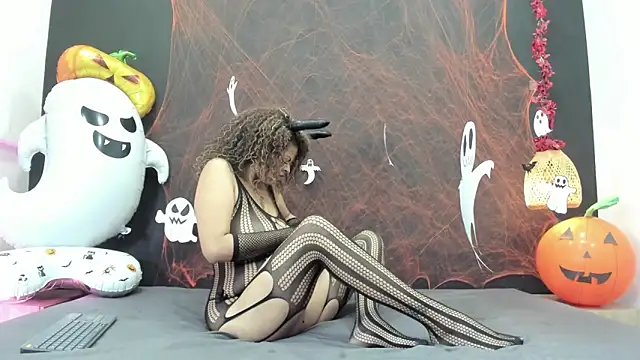 Snapshot of Luna_smit08 chatting on October 31, 3:46 pm Luna smit08 online show from October 31, 3:46 pm