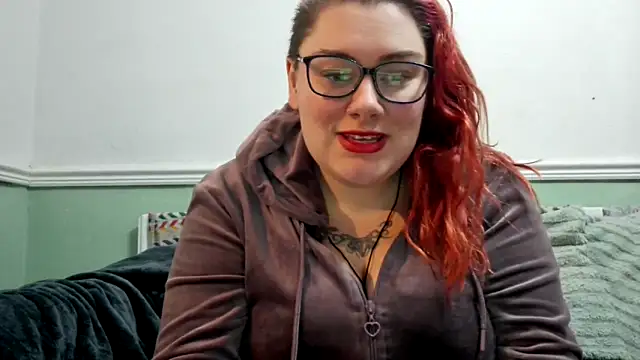 Snapshot of Bustycurves chatting on January 6, 7:35 pm Bustycurves online show from January 6, 7:35 pm