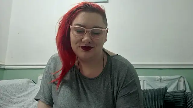 Snapshot of Bustycurves chatting on February 11, 11:32 am Bustycurves online show from February 11, 11:32 am