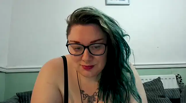 Snapshot of Bustycurves chatting on March 21, 10:28 pm Bustycurves online show from March 21, 10:28 pm