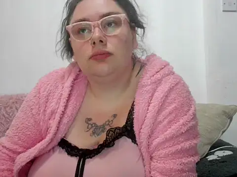 Snapshot of Bustycurves chatting on October 9, 7:23 pm Bustycurves online show from October 9, 7:23 pm