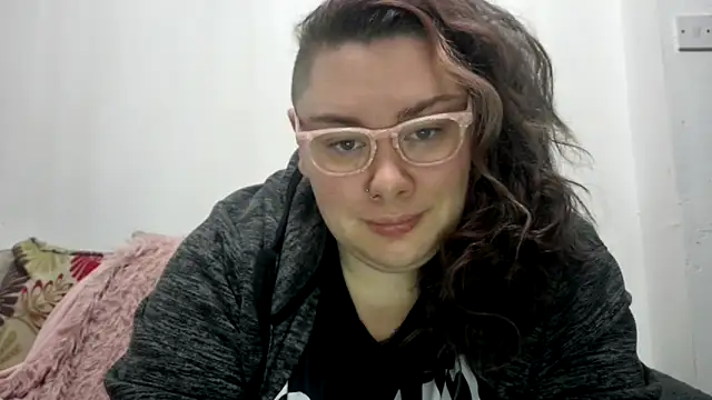 Snapshot of Bustycurves chatting on November 19, 4:12 am Bustycurves online show from November 19, 4:12 am