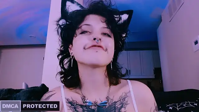 NaughtyLittleFox online show from March 6, 9:28 am