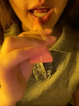 minmin2kk5 online show from March 12, 3:18 pm