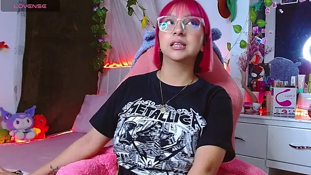 Snapshot of Littlerouse_ chatting on November 15, 1:47 am Littlerouse online show from November 15, 1:47 am