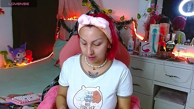 Snapshot of Littlerouse_ chatting on December 19, 10:39 pm Littlerouse online show from December 19, 10:39 pm