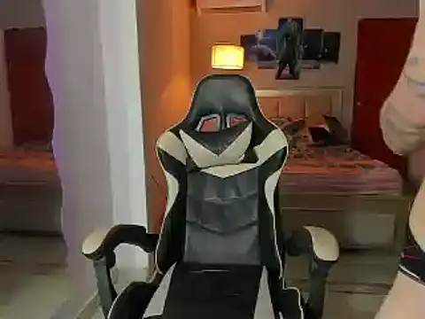 Snapshot of naomi_berckley chatting on March 7, 5:40 am naomi berckley online show from March 7, 5:40 am