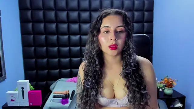 Snapshot of celeste_blue69 chatting on December 16, 3:44 am celeste blue69 online show from December 16, 3:44 am