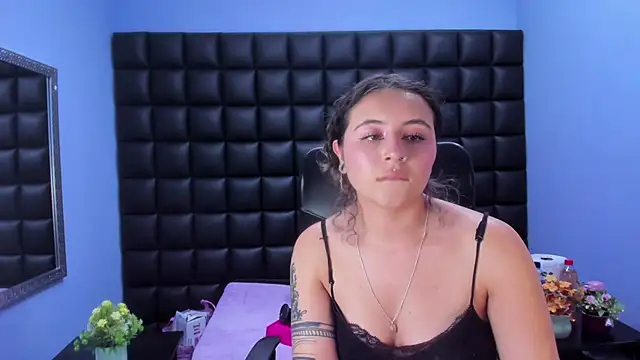 Snapshot of celeste_blue69 chatting on February 7, 3:54 am celeste blue69 online show from February 7, 3:54 am