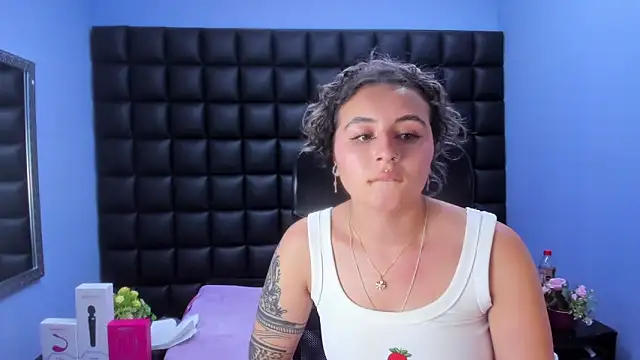 Snapshot of celeste_blue69 chatting on February 9, 2:48 am celeste blue69 online show from February 9, 2:48 am