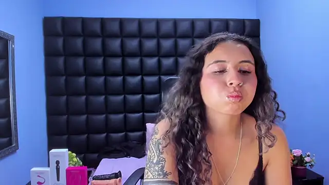 Snapshot of celeste_blue69 chatting on February 10, 4:05 am celeste blue69 online show from February 10, 4:05 am