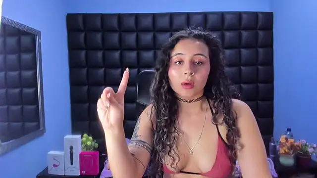 Snapshot of celeste_blue69 chatting on February 15, 4:42 am celeste blue69 online show from February 15, 4:42 am