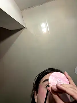 Snapshot of saracaball_ chatting on November 1, 9:50 pm saracaball online show from November 1, 9:50 pm