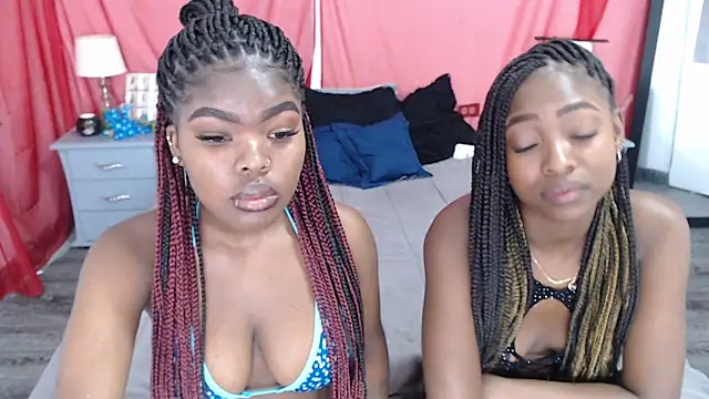 Snapshot of Nicole_Colette_ chatting on March 5, 12:11 pm Nicole Colette online show from March 5, 12:11 pm