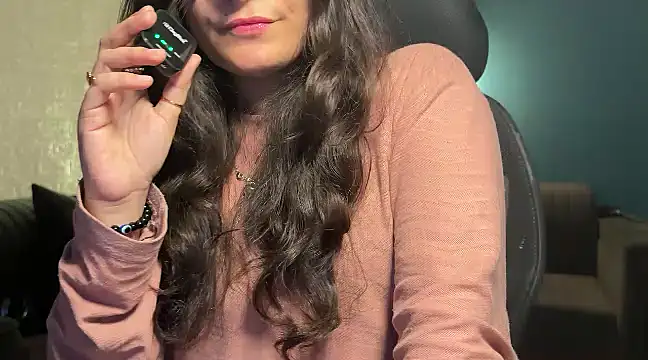 demieliss online show from December 15, 7:10 pm