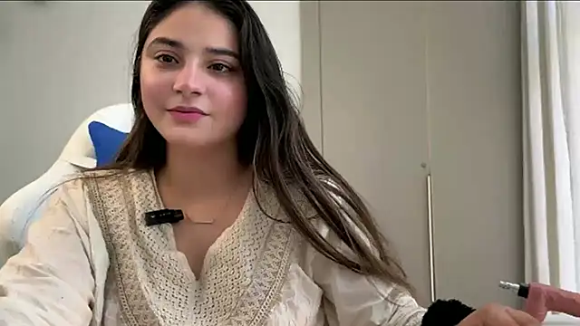 Snapshot of demieliss chatting on April 11, 9:24 am demieliss online show from April 11, 9:24 am