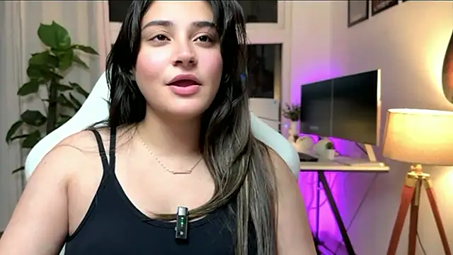 Snapshot of demieliss chatting on April 26, 7:33 pm demieliss online show from April 26, 7:33 pm