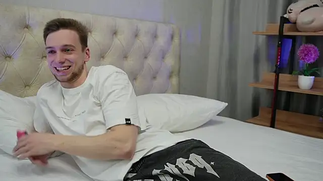 Snapshot of _Eva_Lee chatting on February 21, 6:26 pm Eva Lee online show from February 21, 6:26 pm