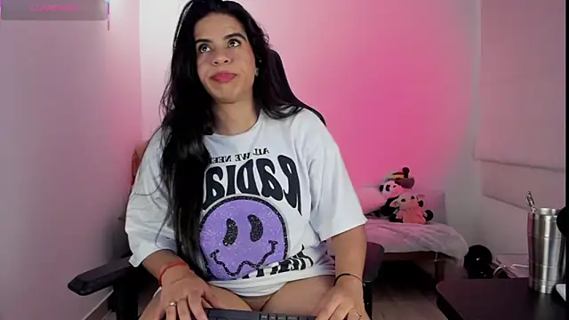 Snapshot of Biancastrongg chatting on October 31, 2:45 am Biancastrongg online show from October 31, 2:45 am