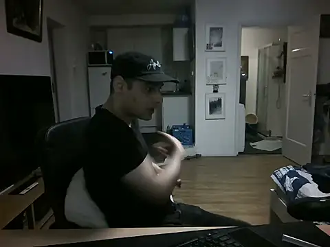 Snapshot of mihaimichael chatting on May 22, 10:26 pm mihaimichael online show from May 22, 10:26 pm
