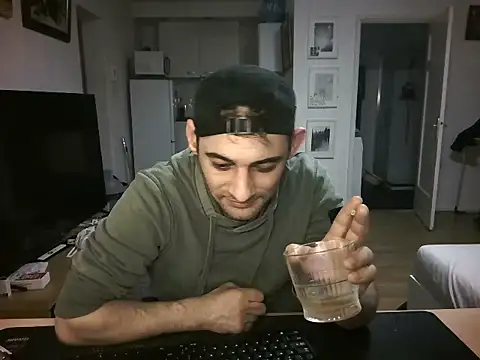 Snapshot of mihaimichael chatting on June 11, 2:53 am mihaimichael online show from June 11, 2:53 am