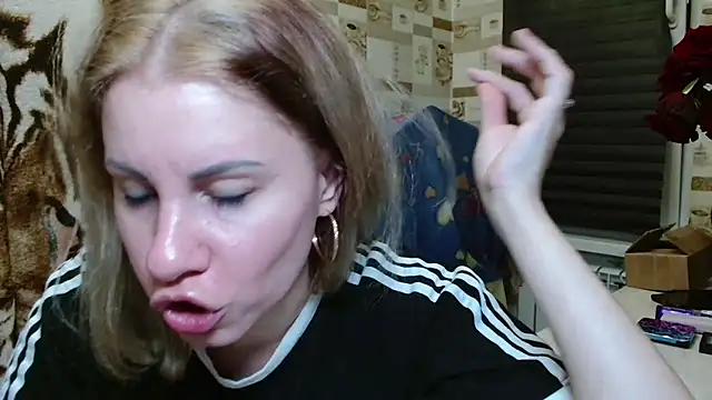 Snapshot of TherestlessKitty chatting on June 14, 10:45 pm TherestlessKitty online show from June 14, 10:45 pm