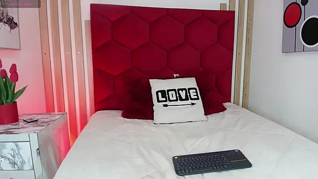 Tayzon Foxxx online show from July 4, 8:15 pm