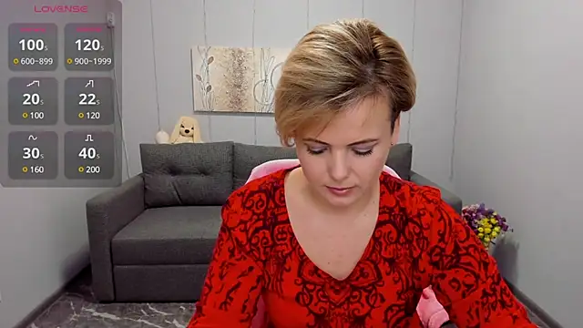 Julia Wilsone online show from February 3, 7:07 am