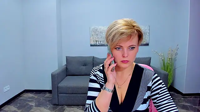 Julia Wilsone online show from March 13, 10:26 am