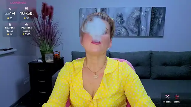 Julia Wilsone online show from November 26, 6:47 am