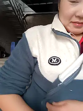 Snapshot of Sweetlove_77 chatting on January 4, 8:39 am Sweetlove 77 online show from January 4, 8:39 am