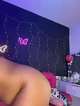 Snapshot of AlisonHoot69 chatting on October 29, 12:07 pm AlisonHoot69 online show from October 29, 12:07 pm