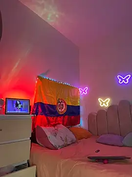 AlisonHoot69 online show from July 3, 10:49 pm