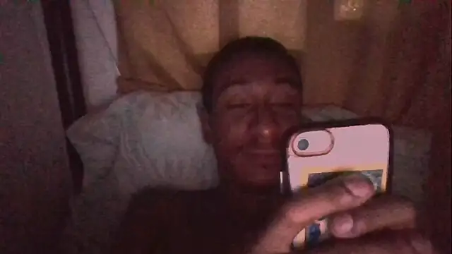 Snapshot of Jose_Smoke chatting on February 21, 11:21 pm Jose Smoke online show from February 21, 11:21 pm