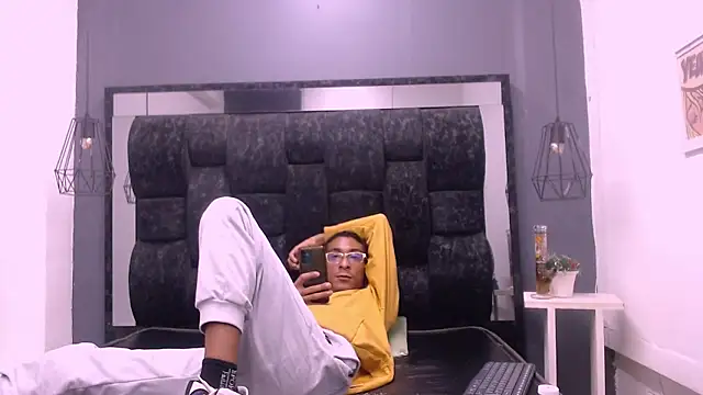 Snapshot of Jose_Smoke chatting on March 3, 4:58 am Jose Smoke online show from March 3, 4:58 am