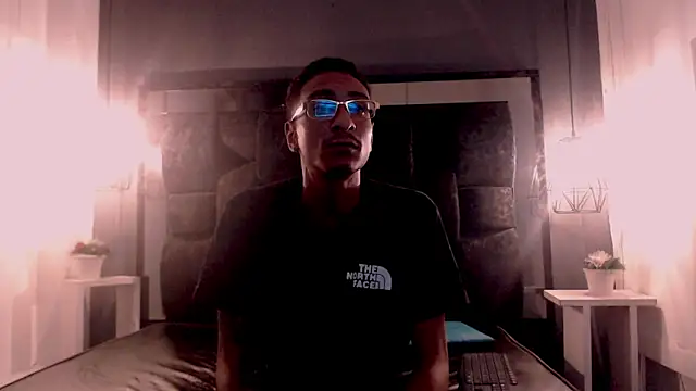 Snapshot of Jose_Smoke chatting on March 16, 3:47 am Jose Smoke online show from March 16, 3:47 am