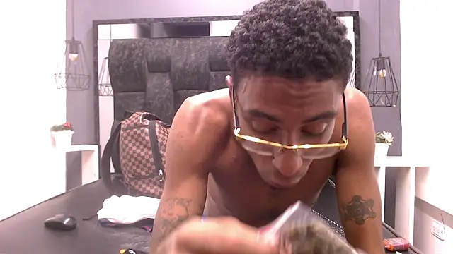 Snapshot of Jose_Smoke chatting on March 20, 4:07 am Jose Smoke online show from March 20, 4:07 am