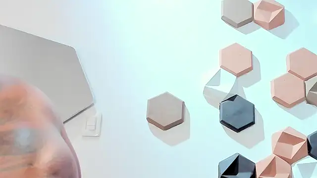 Snapshot of Makonneen chatting on January 29, 7:57 am Makonneen online show from January 29, 7:57 am