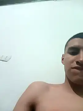 Snapshot of Rogersmit2 chatting on January 4, 3:29 am Rogersmit2 online show from January 4, 3:29 am