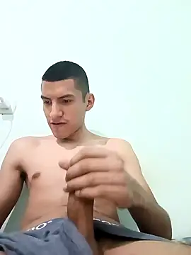 Snapshot of Rogersmit2 chatting on February 6, 4:58 pm Rogersmit2 online show from February 6, 4:58 pm