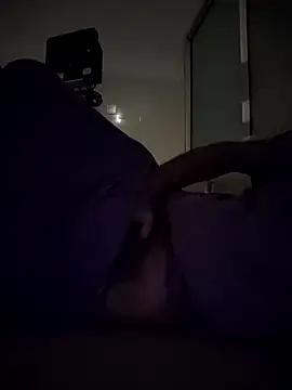 Snapshot of hairy_gun chatting on March 3, 9:37 pm hairy gun online show from March 3, 9:37 pm