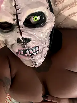 Snapshot of Goddess_Nafeesha chatting on November 1, 8:44 pm Goddess Nafeesha online show from November 1, 8:44 pm