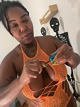 Snapshot of Goddess_Nafeesha chatting on January 8, 10:01 pm Goddess Nafeesha online show from January 8, 10:01 pm