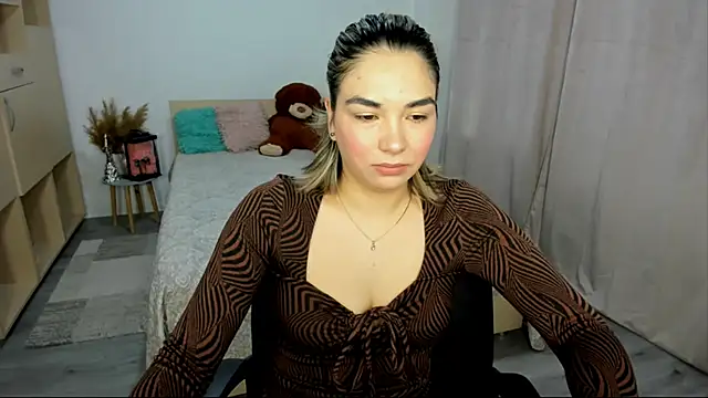 Alexa Dolly12 online show from February 4, 6:08 am