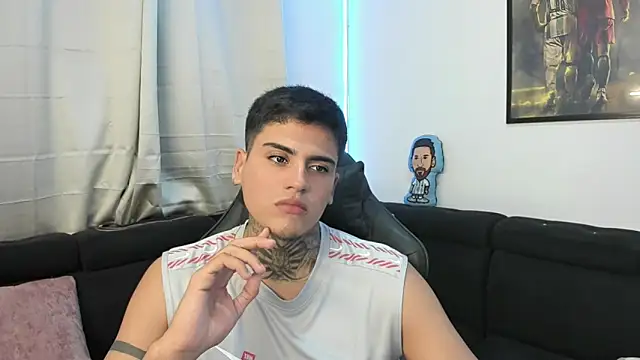 Snapshot of mad_maxxx2 chatting on January 26, 12:58 am mad maxxx2 online show from January 26, 12:58 am