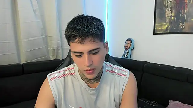 Snapshot of mad_maxxx2 chatting on February 6, 12:43 am mad maxxx2 online show from February 6, 12:43 am