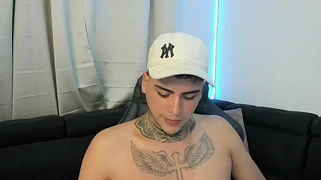 Snapshot of mad_maxxx2 chatting on February 22, 1:55 am mad maxxx2 online show from February 22, 1:55 am