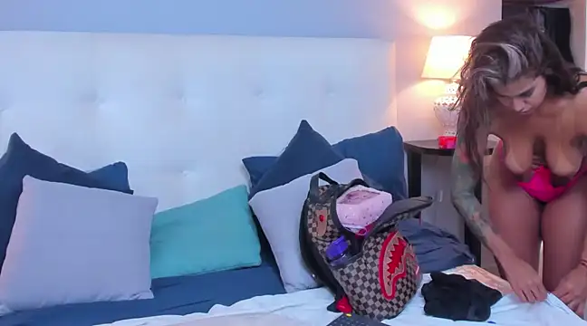 Snapshot of SaraaJhonsonn chatting on January 12, 7:10 pm SaraaJhonsonn online show from January 12, 7:10 pm